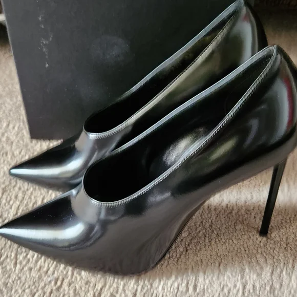 Saint Laurent Black Patent Leather Heels - Picture 7 of 10